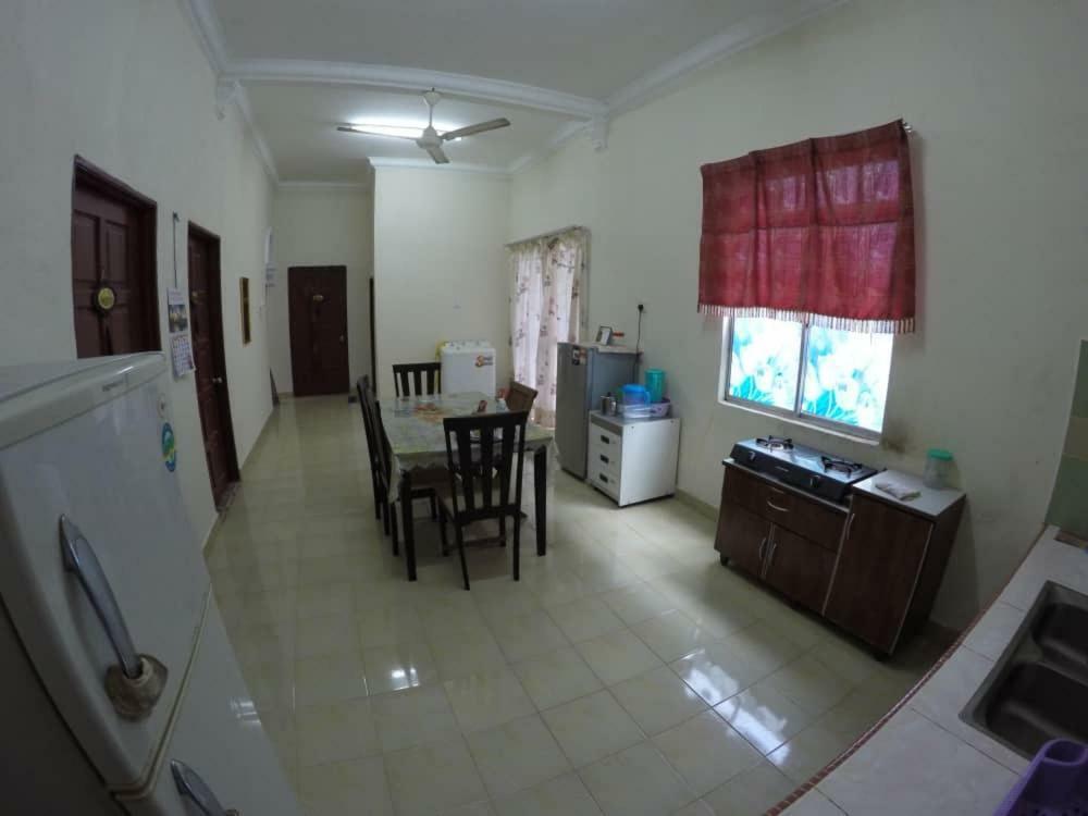 Homestay Tok Abah Kuala Besut Экстерьер фото